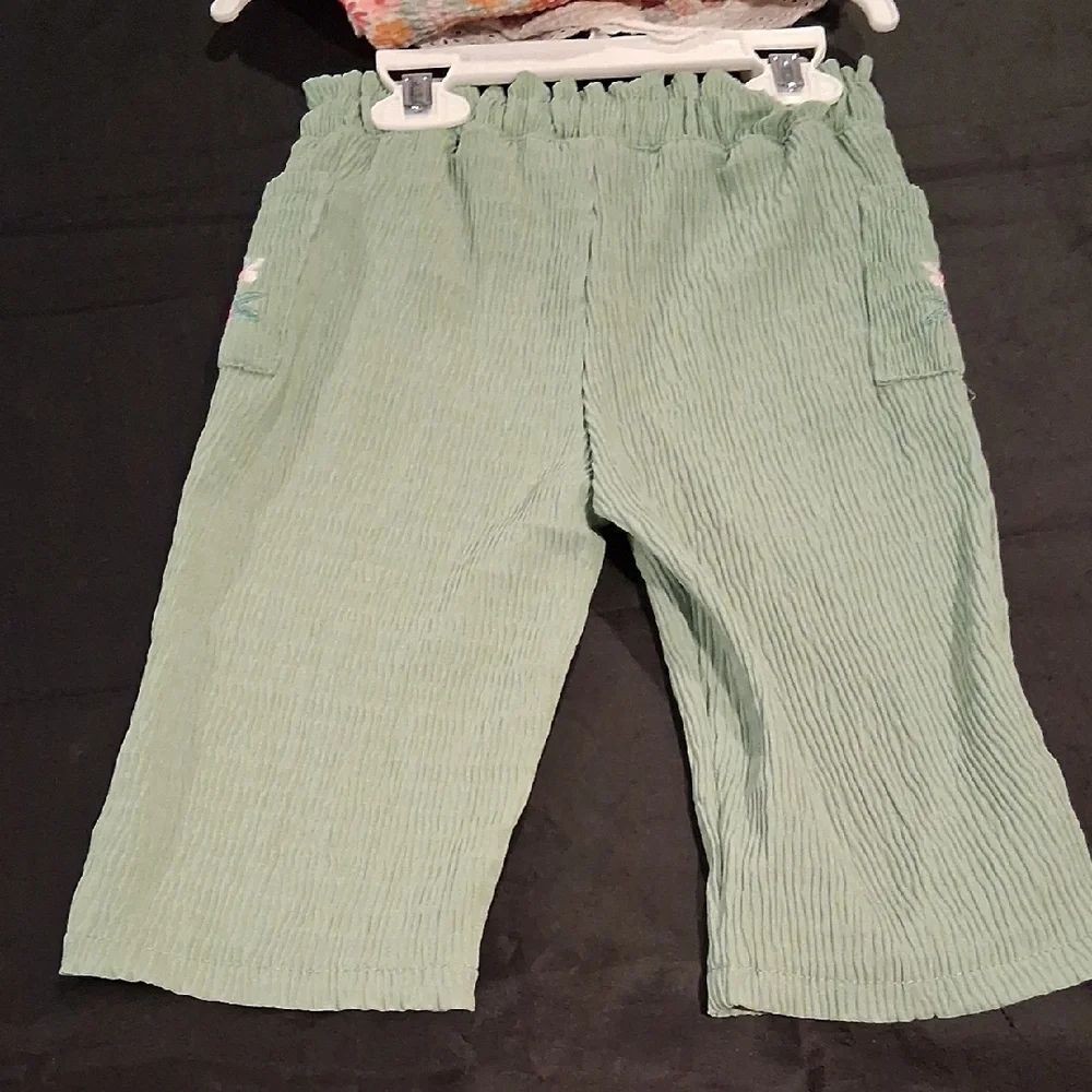 Floral Top and Green Pants Set - Picture 5 of 7